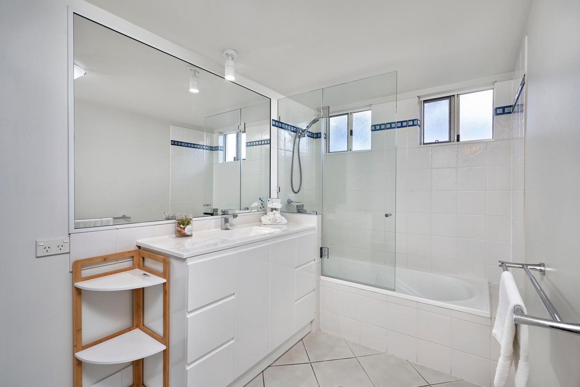 North Cove Waterfront Suites Κερνς Εξωτερικό φωτογραφία